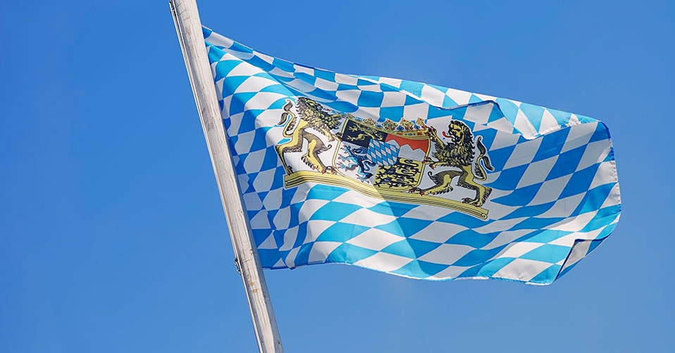 Fahne Flagge BAYERN FREISTAAT 1,5 Meter x 0,9 mit Oesen Neu Blau Weiss #277 