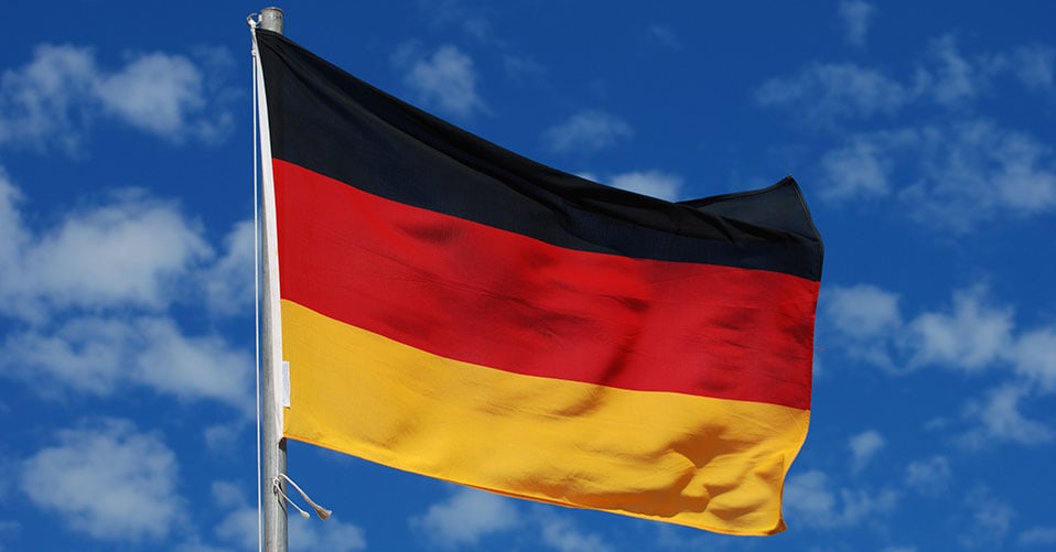 TOP Qualität--je 3 Ösen stabile tolle Deutschland Flagge 150 x 240 cm XXL Fahne