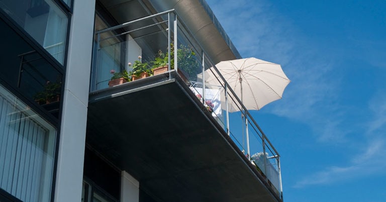 Die 3 Besten Sonnenschirmhalter Für Den Balkon (2022) Im Test!